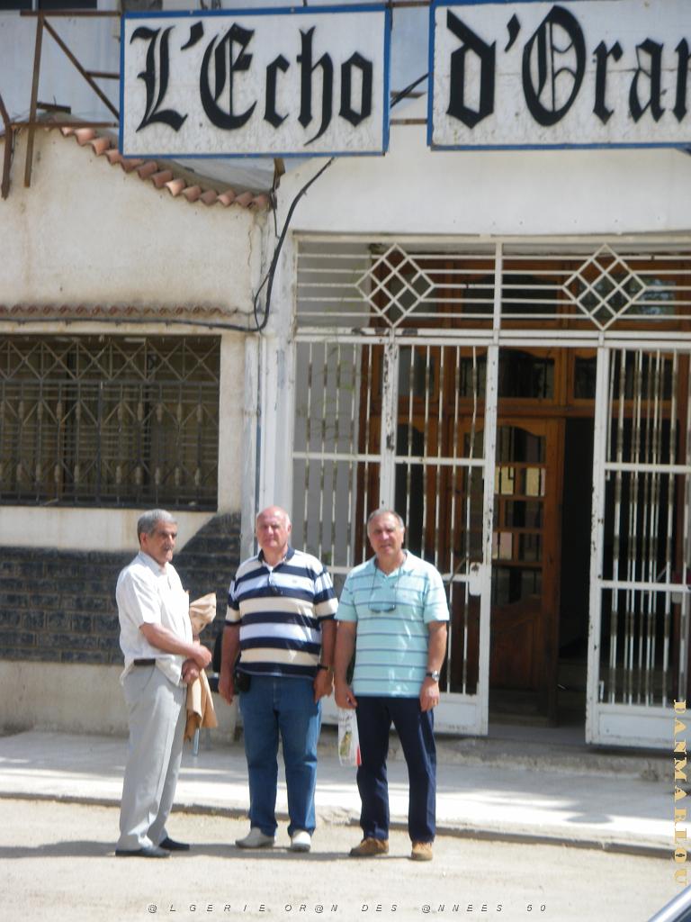 ORAN 2009 DEVANT L ECHO D ORAN.JPG